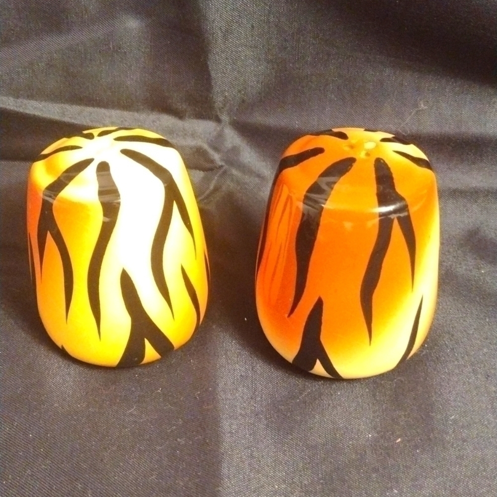 Vintage ceramic salt and pepper shakers tiger striped super cute